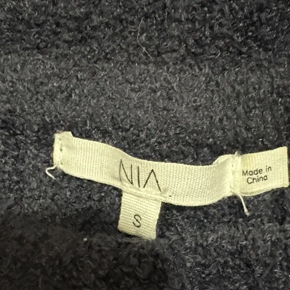 Off shoulder Sweater revolve - Picture 2 of 5